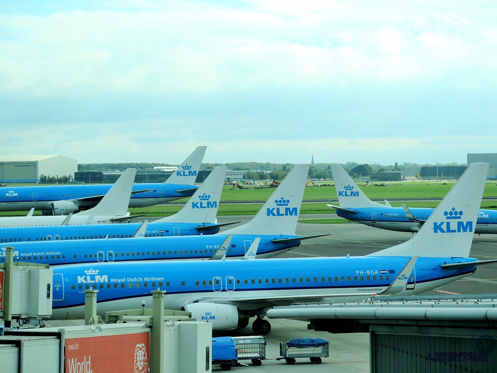 荷蘭航空KLM KL808 台灣桃園 TPE > 阿姆斯特丹 AMS 777-300ER 飛機餐、經濟艙座椅、機上娛樂系統分享