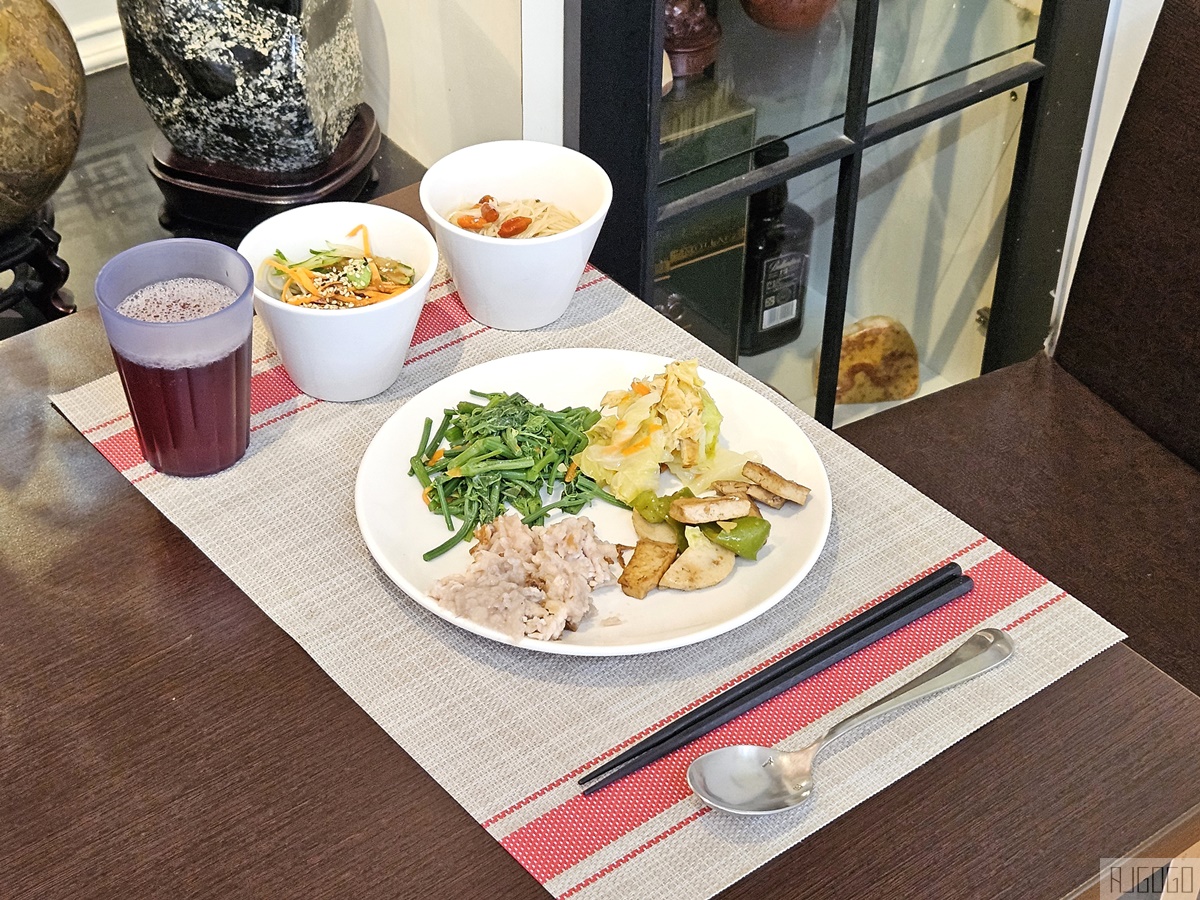 [食記] 台東 歐拉蔬食館 素食吃到飽 家庭口味