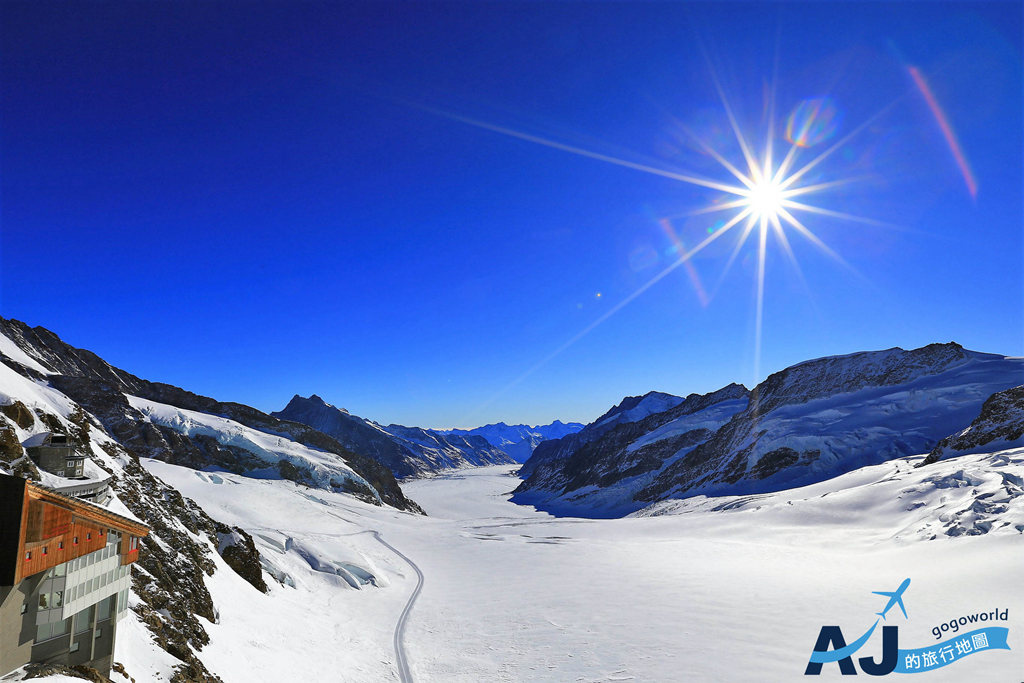 瑞士少女峰遊記：世界海拔最高的聖誕樹/卓別林冰雕 終於讓我看到晴空萬里的少女峰啦！