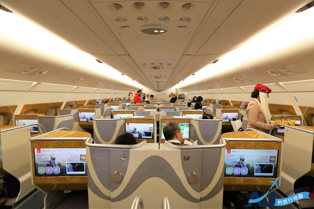 阿聯酋航空 A380商務艙 EK385 香港HKG > 曼谷BKK 飛機餐、空中酒吧分享