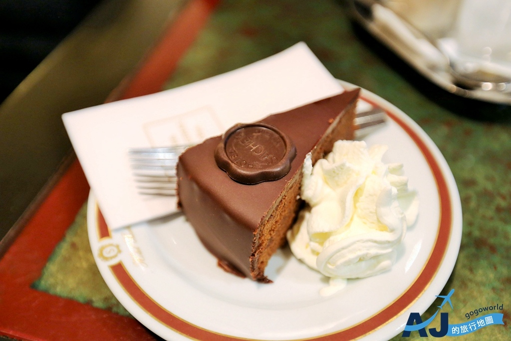 （維也納咖啡廳）沙哈蛋糕 Sacher Eck 薩赫酒店附屬咖啡廳 維也納必吃甜點 近維也納歌劇院