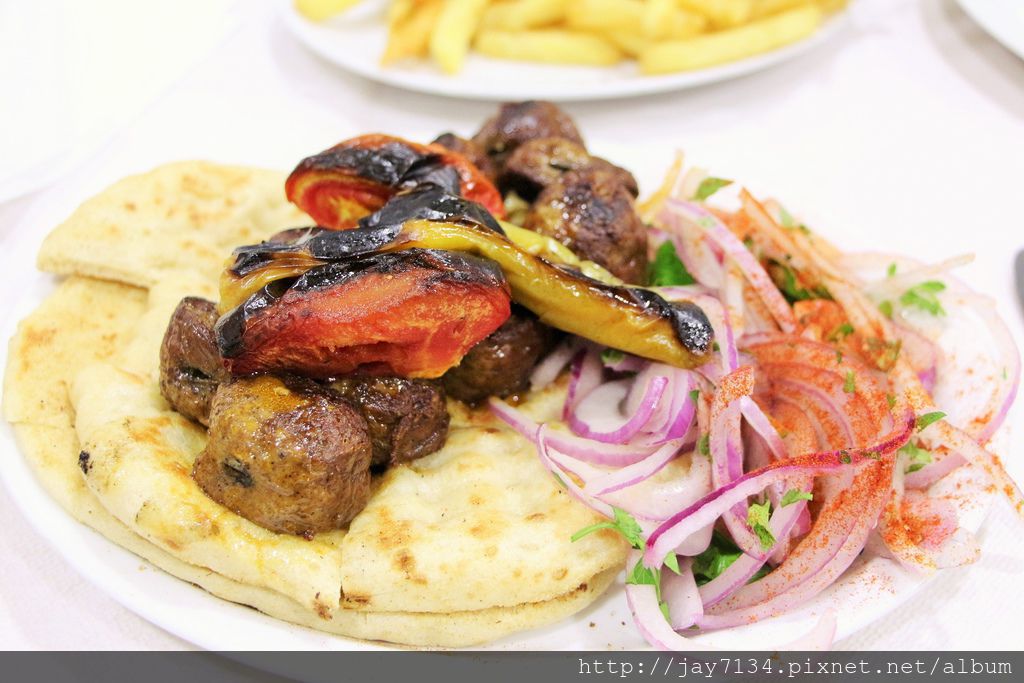 （希臘雅典美食）To Neoklassiko 厲害的Souvlaki-kebab 近Astor Hotel、憲法廣場、普拉卡區