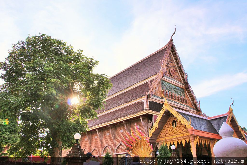 （泰國雷府遊記）Phra That Si Song Rak＆Wat Neramit Wipattasana Temple 媲美曼谷大皇宮寺院