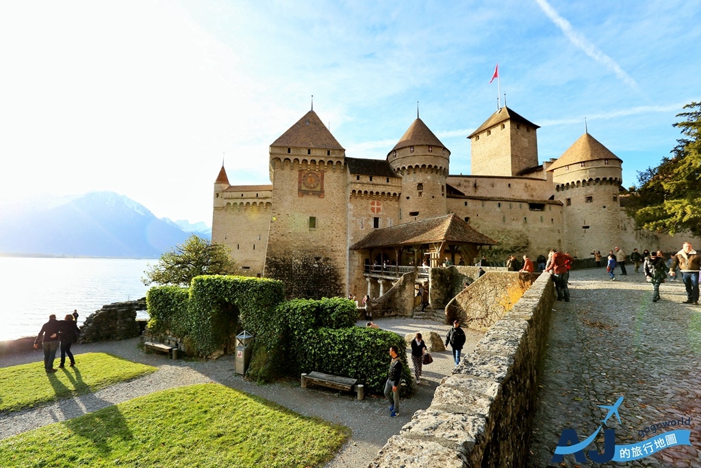 瑞士西庸古堡 Chillon Castle 日內瓦湖畔水上城堡 世界最美監獄之一 近蒙特勒Montreux小鎮 含交通、門票資訊