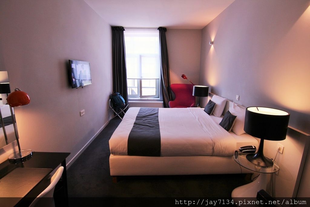 （布魯塞爾便宜飯店推薦）Hotel Retro – Superior Double Room 近地鐵Botanique Kruidtuin站、272號機場公車