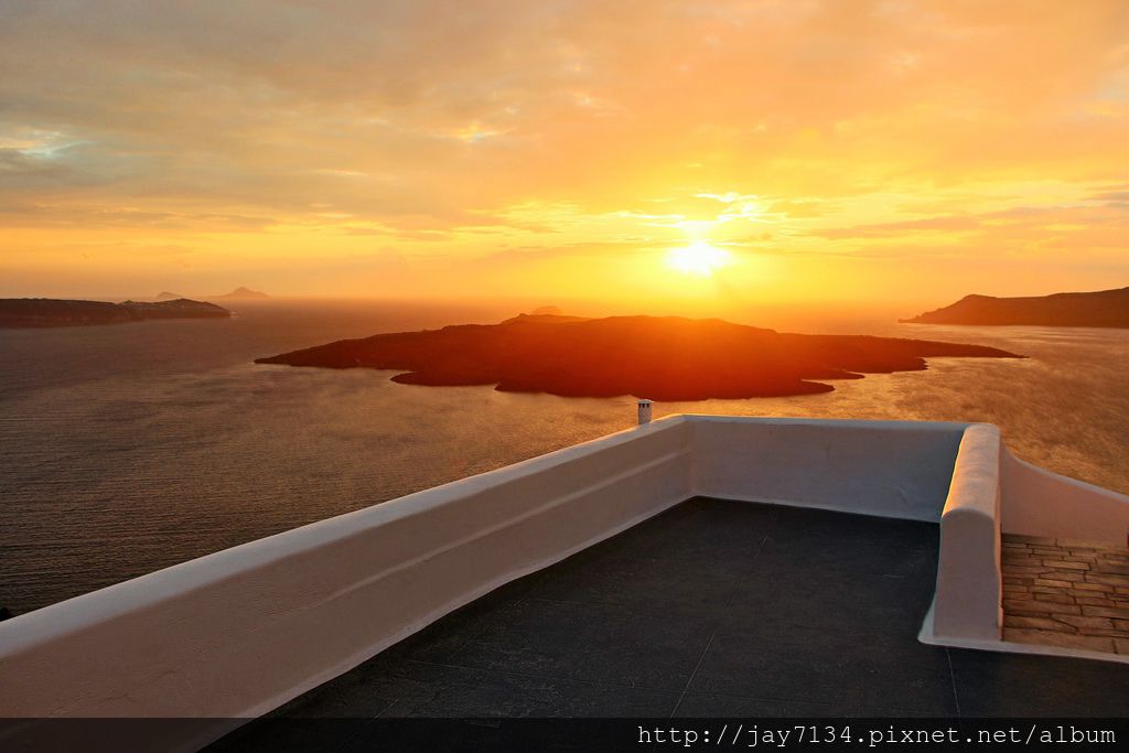 （聖托里尼費拉＆Firostefani遊記）費拉Fira隨便走走、眺望火山島、夕陽美景、費拉美食、懸崖海景飯店分享
