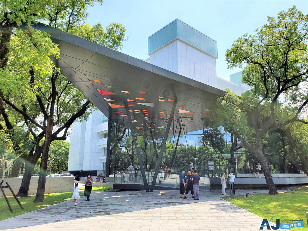 屏東縣立圖書館總館 隱身在屏東市千禧公園綠意森林裡的圖書館 停車場、公車、開放時間分享
