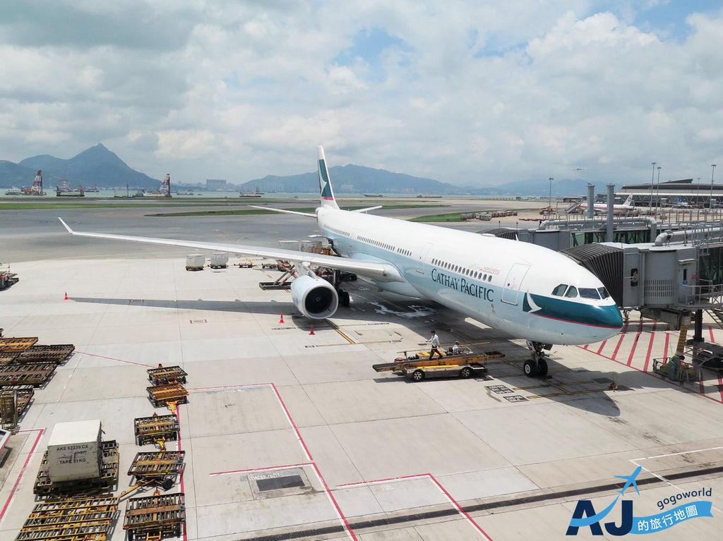 國泰港龍航空 KA451 / CX653 高雄KHH > 香港HKG > 曼谷BKK 經濟艙飛機餐、飛行經驗分享