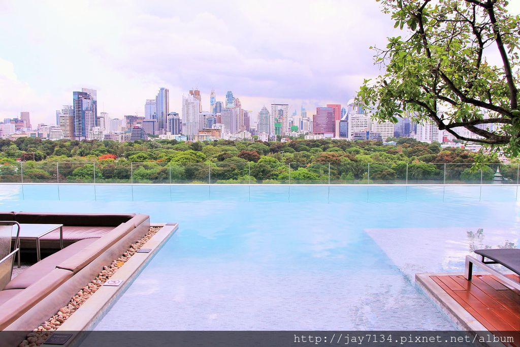 （曼谷飯店推薦）Sofitel So Bangkok 索菲特新品牌設計酒店 SO COSY room 無邊際泳池、空中酒吧、早餐分享