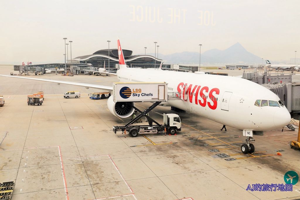 瑞士國際航空 Swiss LX138 蘇黎世 ZRH > 香港 HKG 全新777-300ER商務艙 飛機餐、座椅與搭乘經驗分享