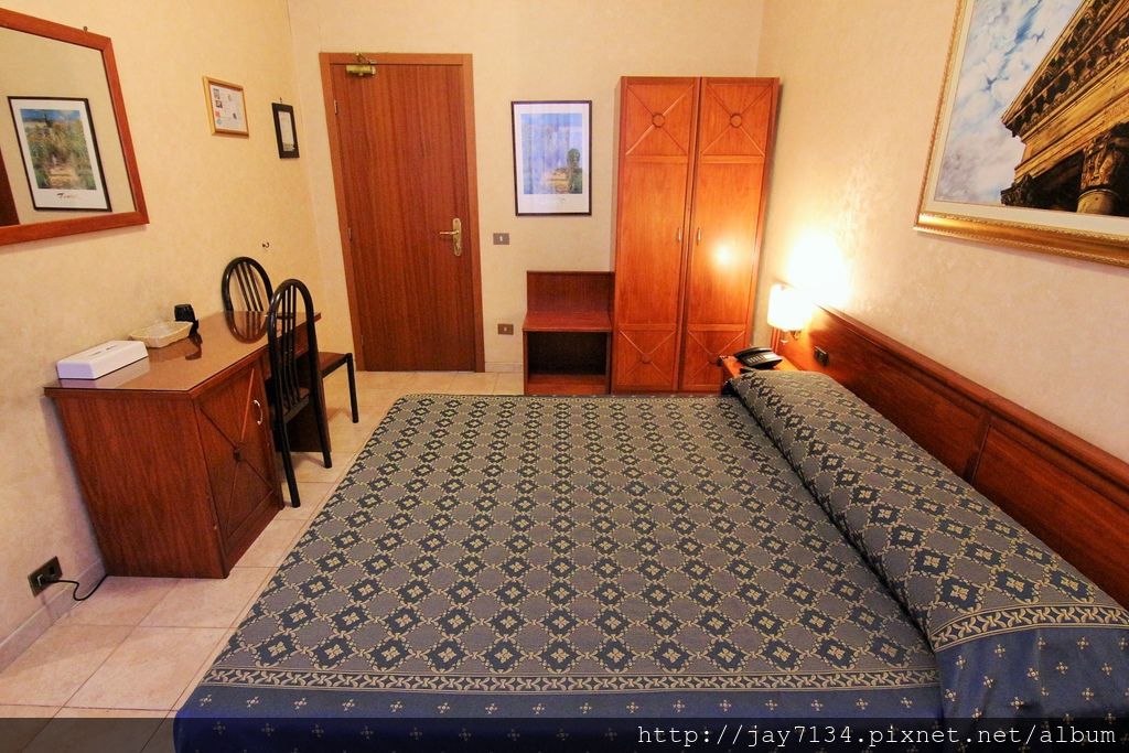 （羅馬便宜住宿推薦）Hotel Orlanda Rome 出乎意料的好品質 近特米尼車站步行3分鐘、治安好、房價便宜