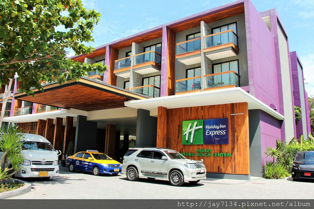 （普吉島住宿推薦）Holiday Inn Express Phuket Patong Beach Central 步行3分鐘到巴東海灘