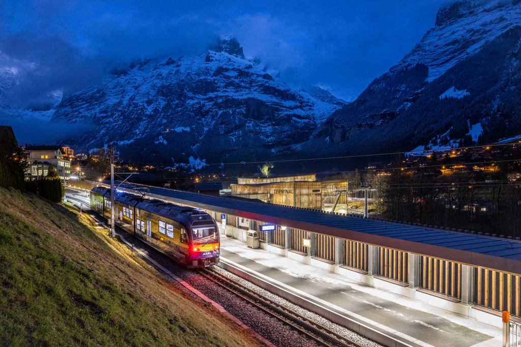 5 Grindelwald-Terminal-Bahnhof-BOB-Abend.jpg